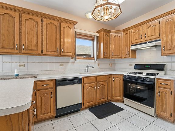 3rd image of 4818 N Sayre Ave