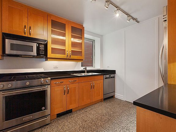 5th image of 401 E 60th St APT 11D