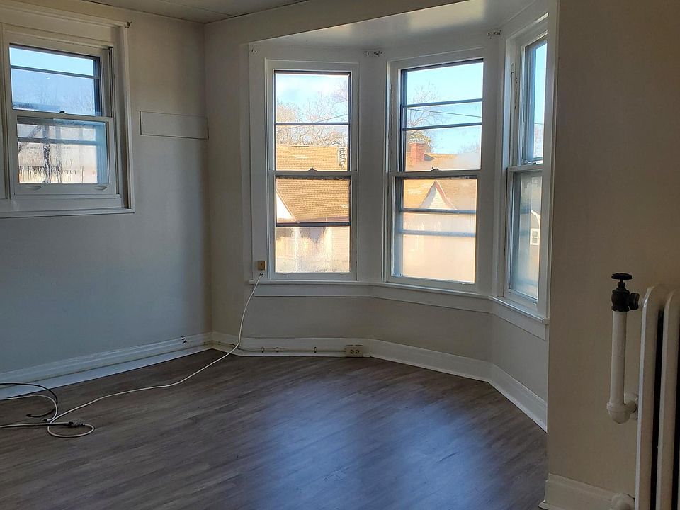 1st image of 7 Balsam Ave #3