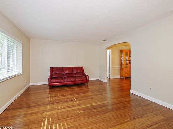 2nd image of 1600 Pinar Dr
