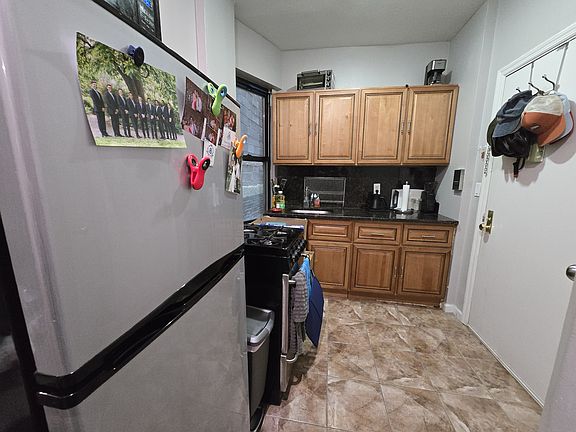 4th image of 416 W 25th St APT 2FE