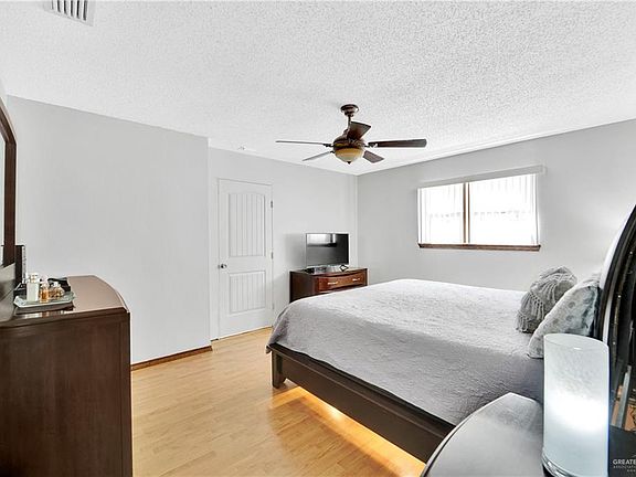 3rd image of 2208 Royal Palm Dr