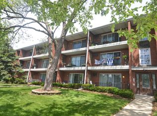 410 Crescent Blvd APT 1C, Lombard, IL 60148