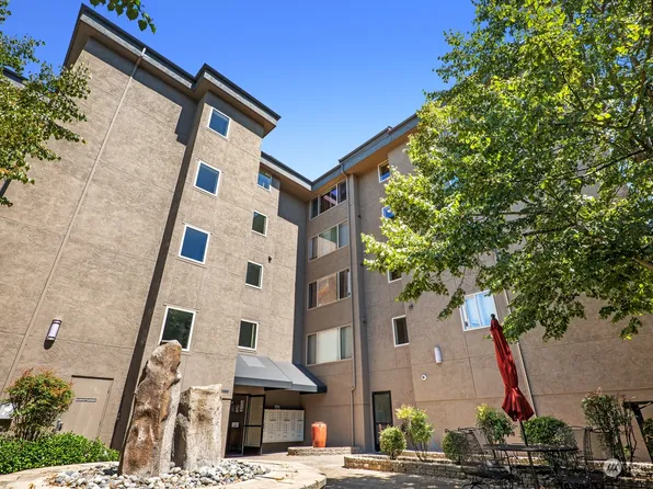 14300 32nd Avenue NE #404, Seattle, WA 98125