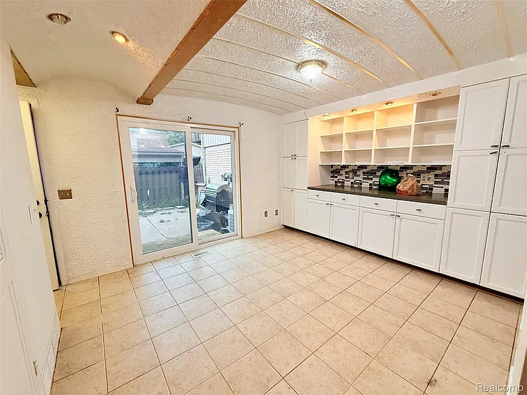 29105 Yorkshire Ln — Photo 10