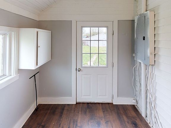 5th image of 309 N Gill St