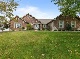 887 Whitmoor Dr, Weldon Spring, MO 63304