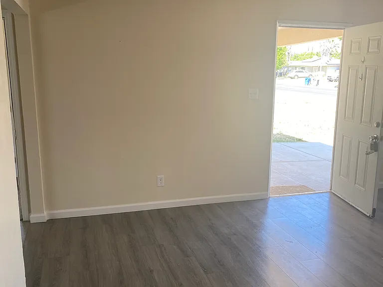 3225 Loughborough Dr — Photo 6