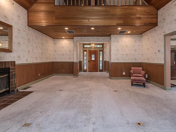 5th image of 1300 Meadow Dr