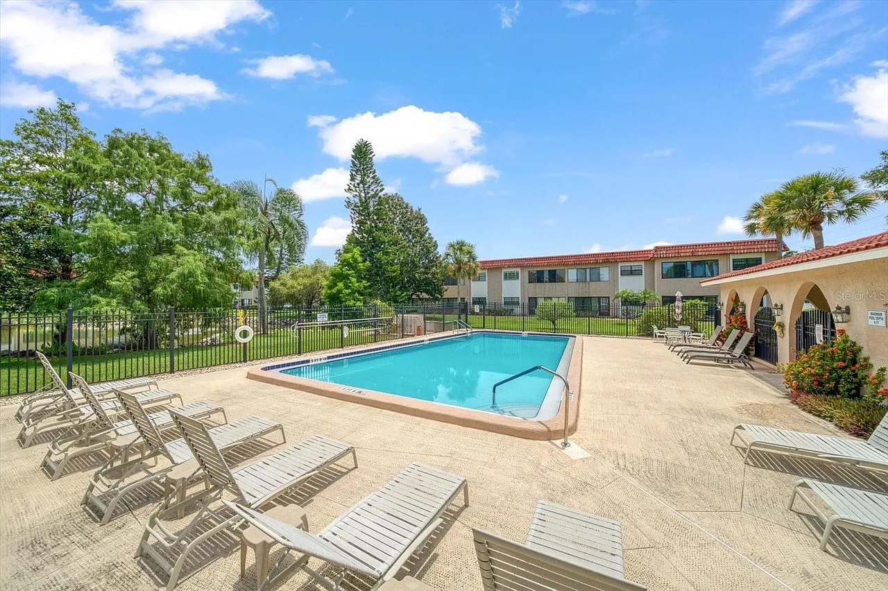 2 bed, 1240 sqft, $2,000 — Photo 3