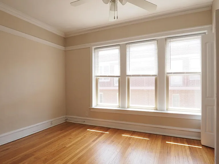 1963 W Foster Ave #1 — Photo 6