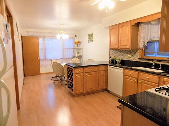 5th image of 3544 N Natoma Ave