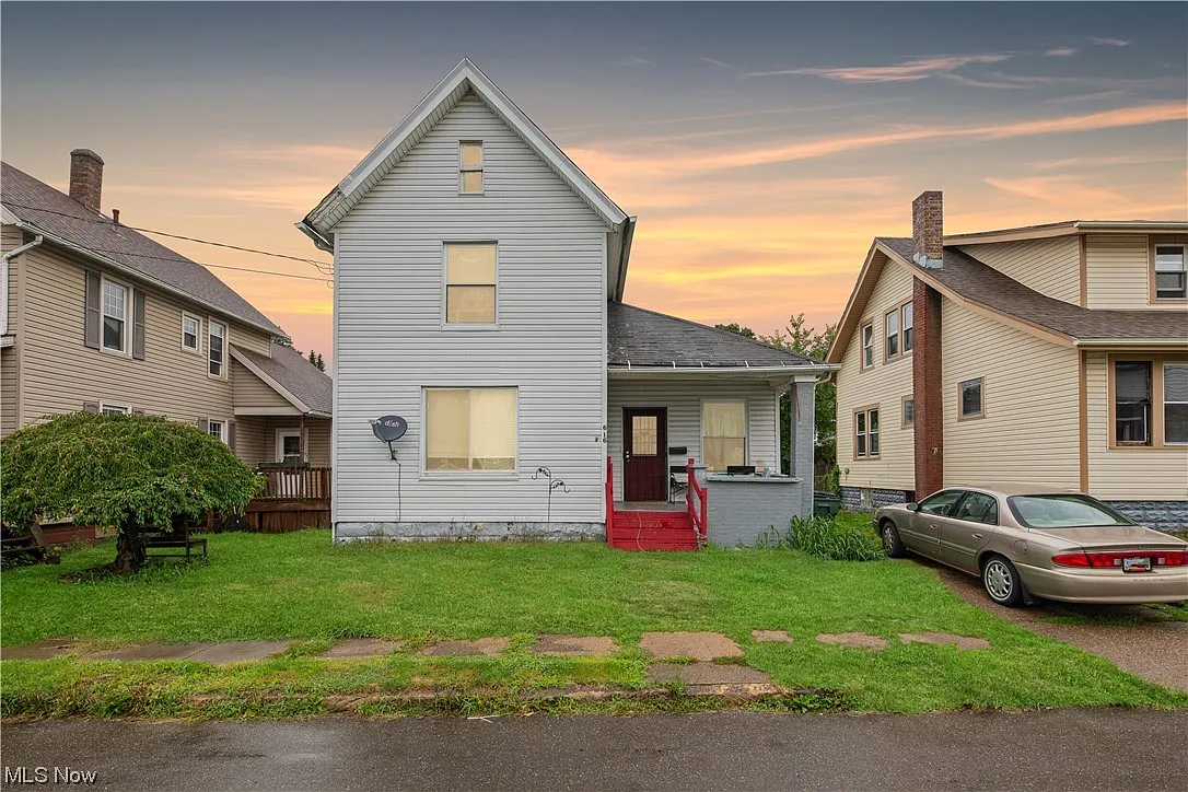 616 Pike Ave SW photo 1