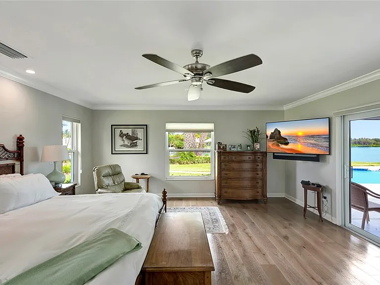 518 River Dr — Photo 21
