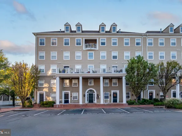 305 S Payne St APT 501, Alexandria, VA 22314