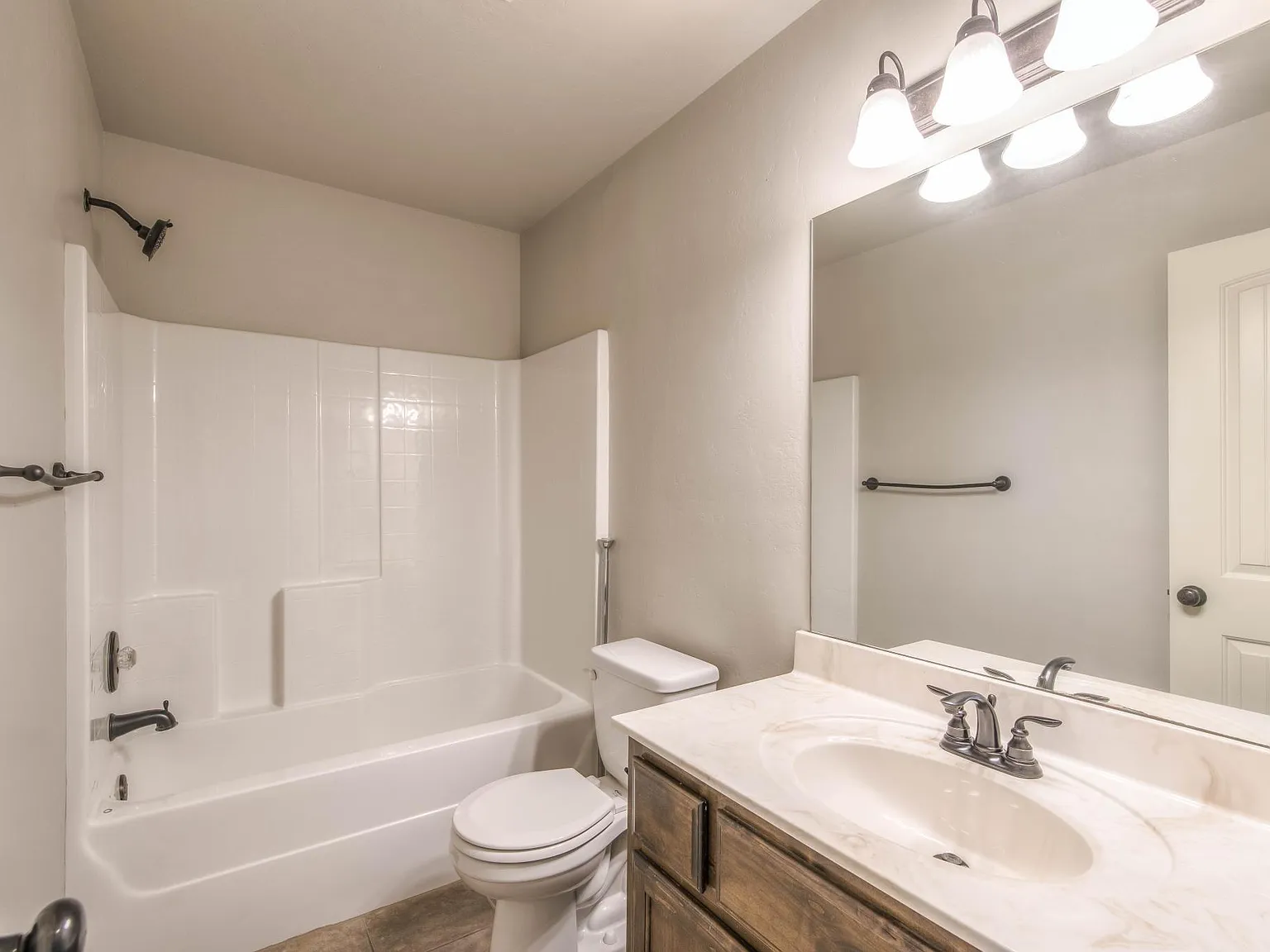 3 bed, 1246 sqft, $1,750 — Photo 4