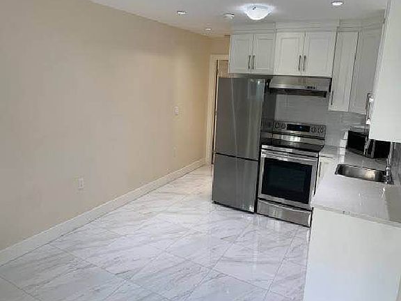 4th image of 3433 Turner St #43