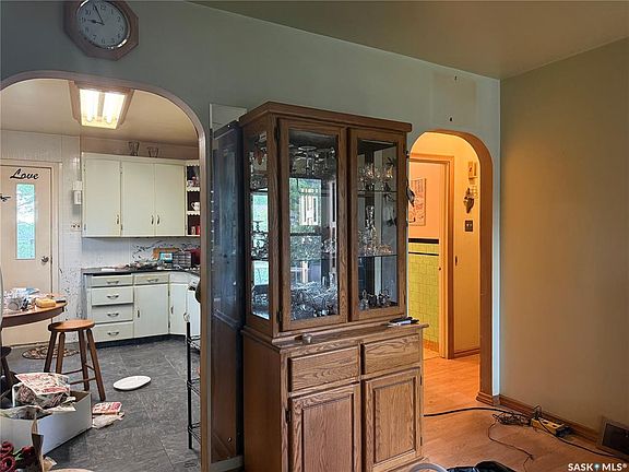 4th image of 1059 Caribou STREET W