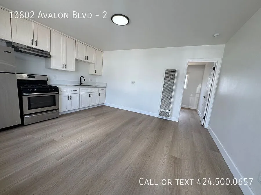 Building Photo - 13802 Avalon Blvd #2