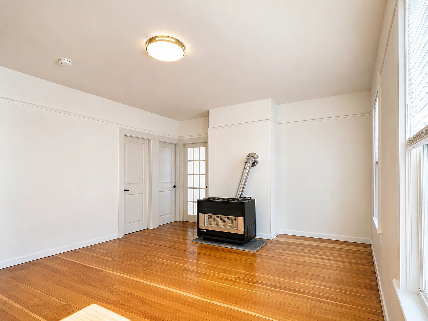 3 bed, 1100 sqft, $1,850 — Photo 2