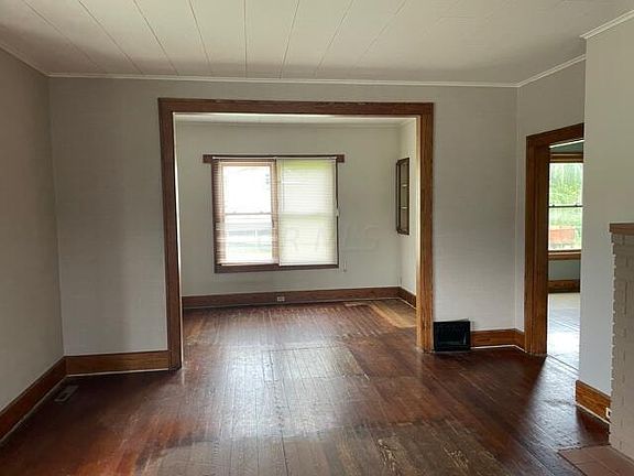3rd image of 402 Fowlers Ln