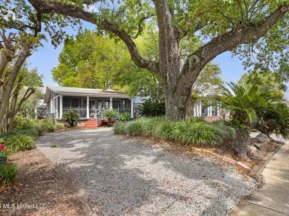 614 2nd St, Gulfport, MS 39501