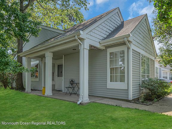 2nd image of 1051A Buckingham Drive