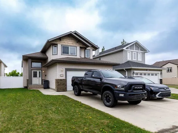 613 N Oak St, Red Deer County, AB T4S 0B5