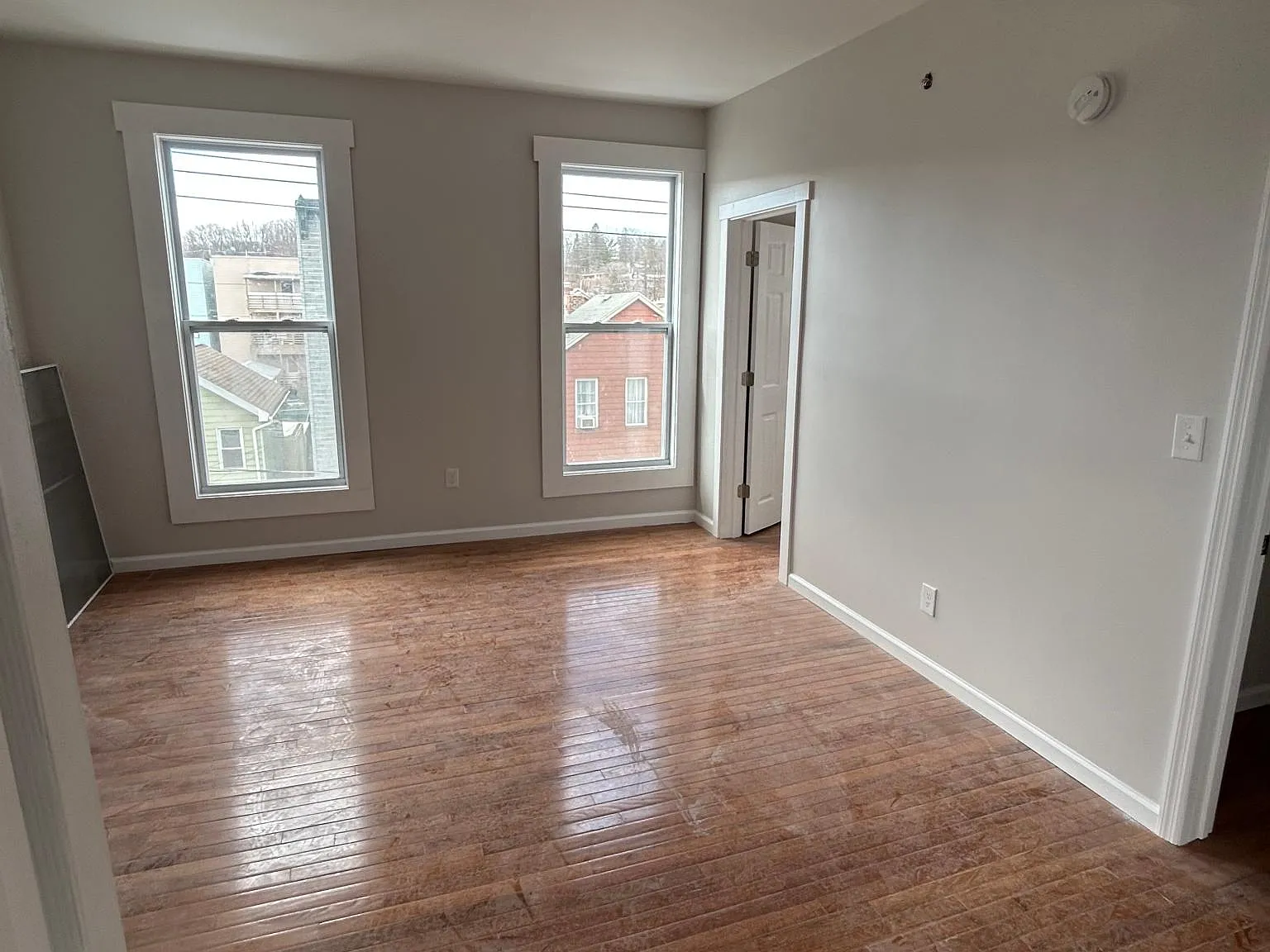 3 bed, $1,400 — Photo 3