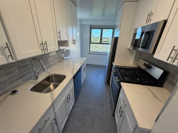 (undisclosed Address), Fresh Meadows, NY 11365