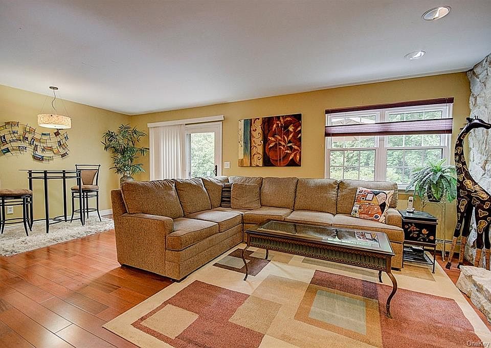 1st image of 95 Somerset Dr #95