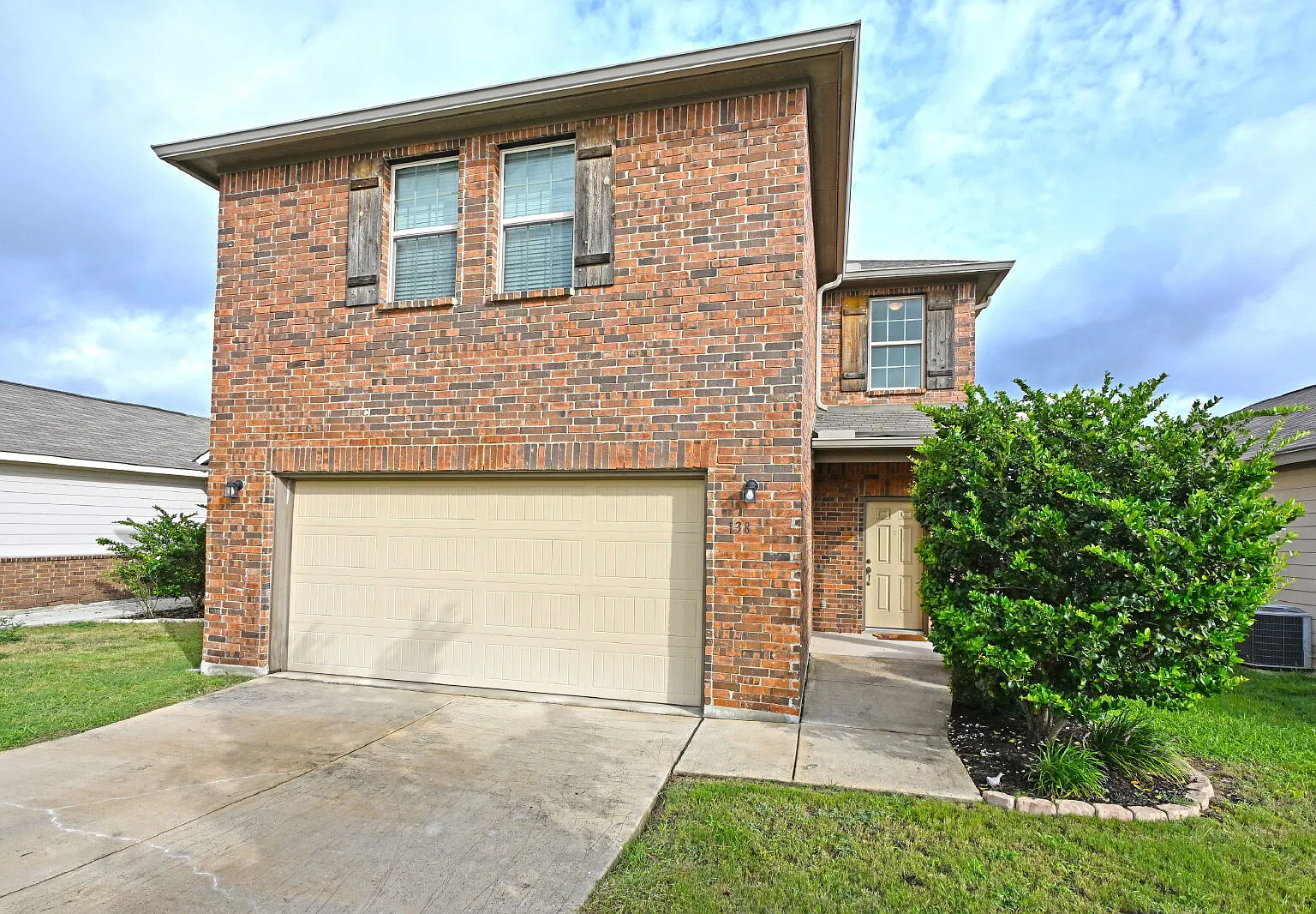 4 bed, 2.5 bath, 2052 sqft, $1,850 — Photo 2