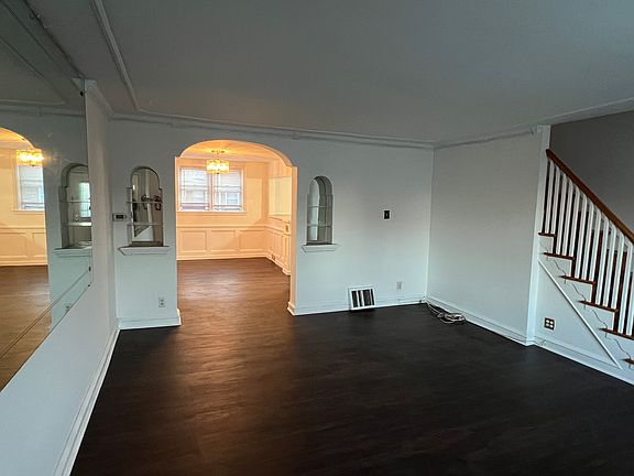 2nd image of 2846 Devereaux Ave
