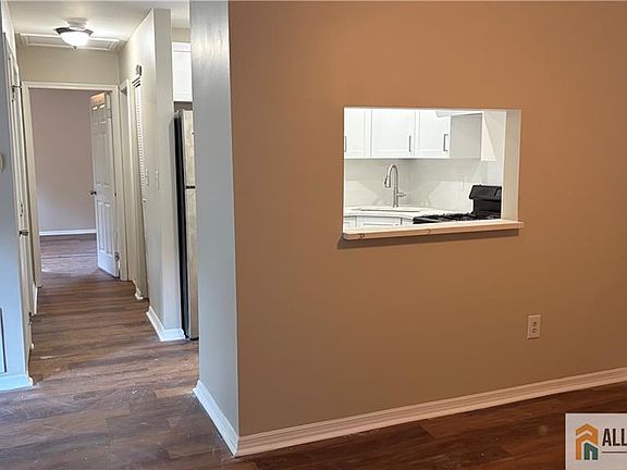 4th image of 39 Morgan Pl