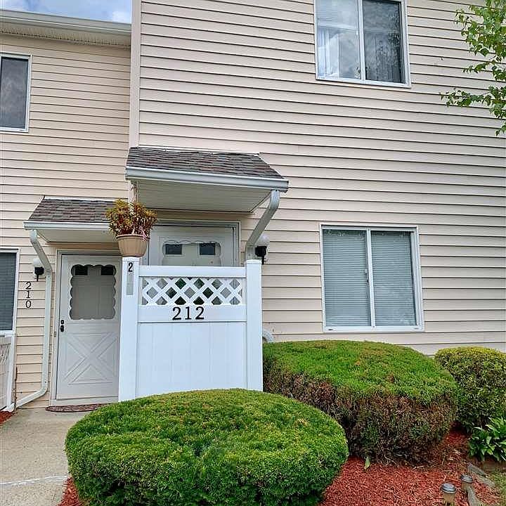 1st image of 212 Gregory Ct