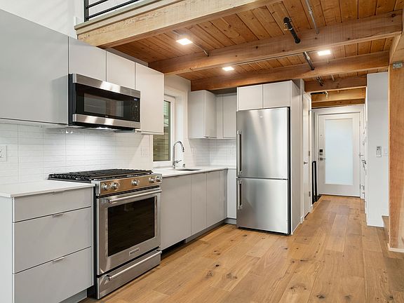 3rd image of 2617F Franklin Ave E