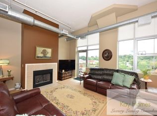 705 Village Green Way UNIT 410, West Bend, WI 53090