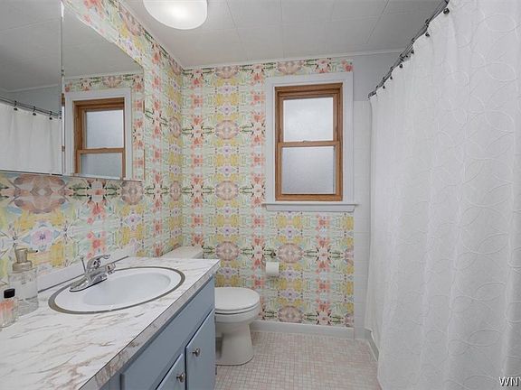 3rd image of 152 W Fillmore Ave