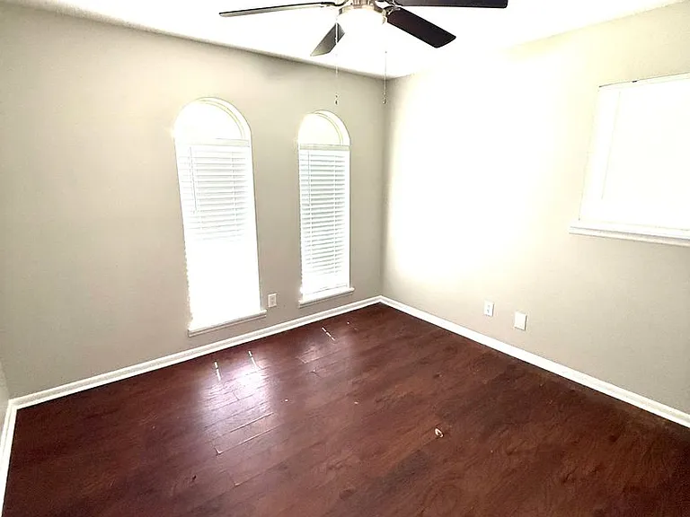 535 Lawndale Ln — Photo 8