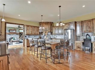 3343 W 193rd St, Stilwell, KS 66085