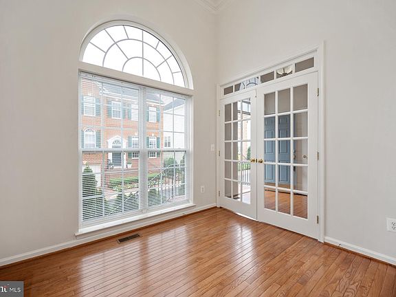 4th image of 9154 Ciri Lake Ln