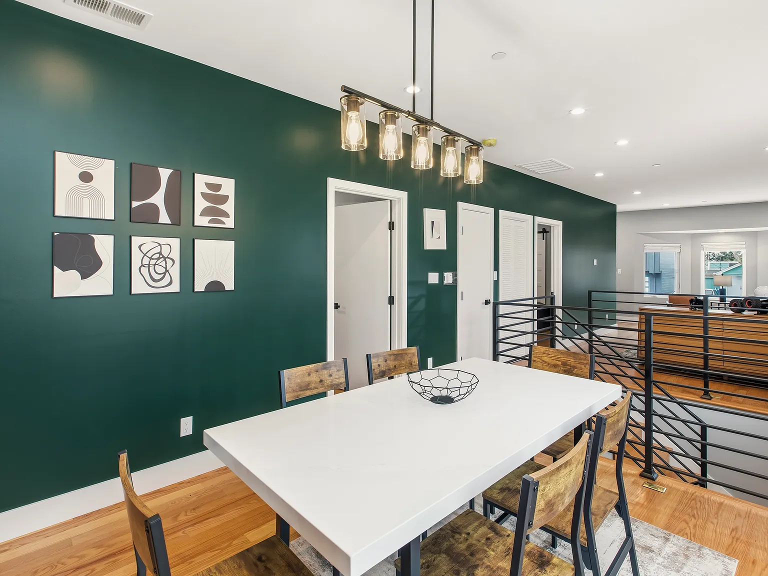 3 bed, 3.5 bath, 1330 sqft, $6,000 — Photo 4