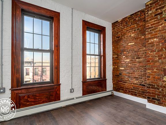 4th image of 542 Bainbridge St APT 3L