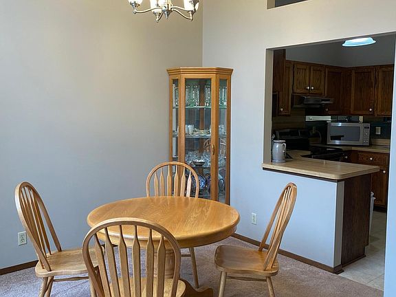 4th image of 4200 Hemlock Ln N