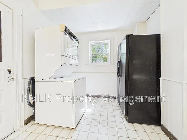 183 N Union St — Photo 14