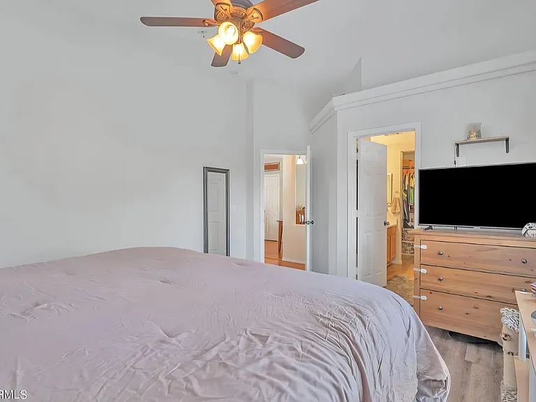 9164 W Harmony Ln — Photo 6