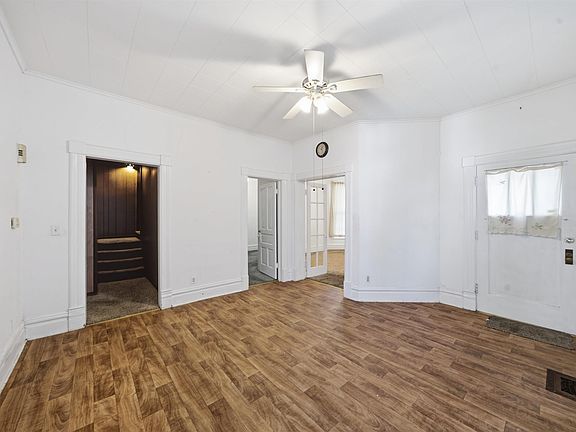 5th image of 1407 W Barker Ave