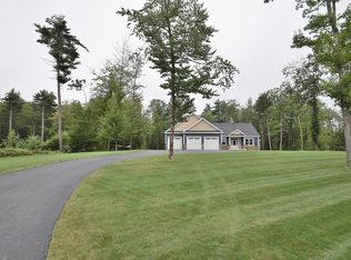 74 Village View Ln, North Yarmouth, ME 04097