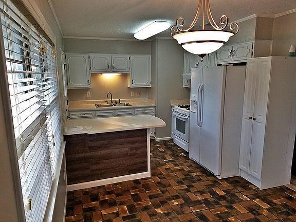4th image of 422 Whispering Pines Dr