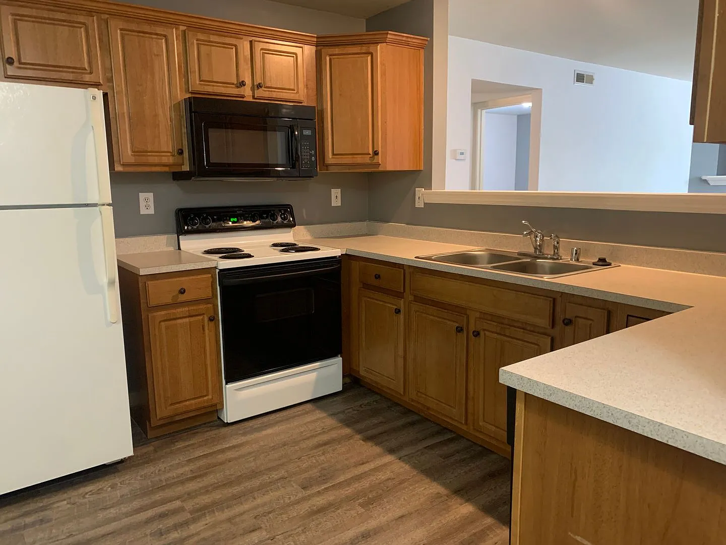 Germantown 2 bedroom, 1 1/2 bath in Brent Park Condos with washer/dryer — Photo 3